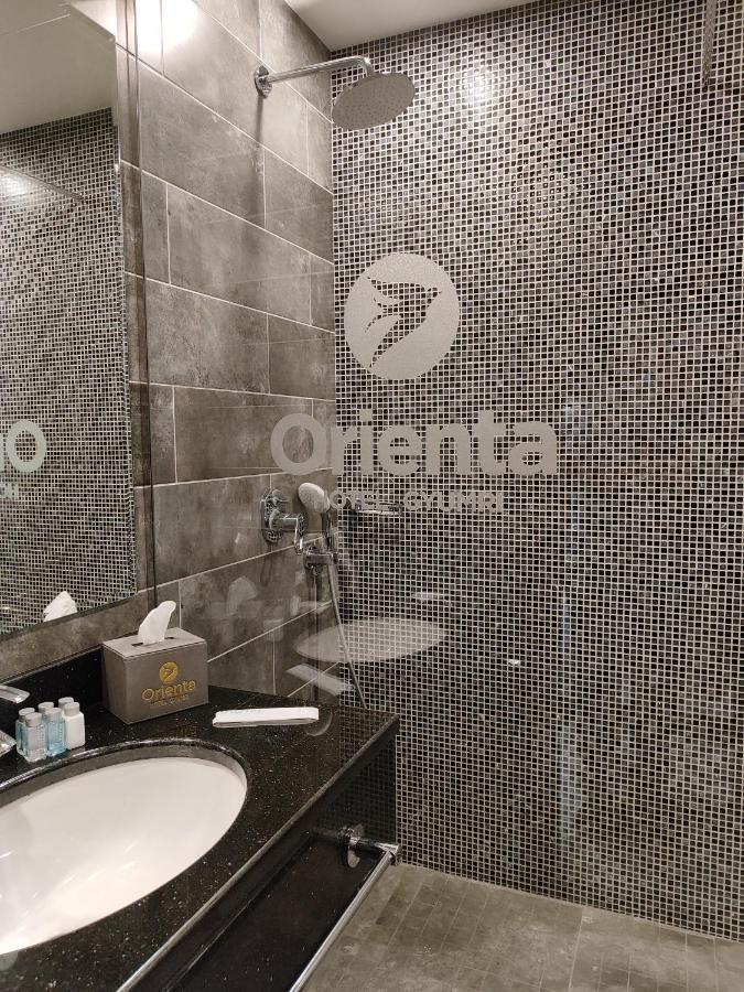 Orienta Hotel Guiumri Exterior foto